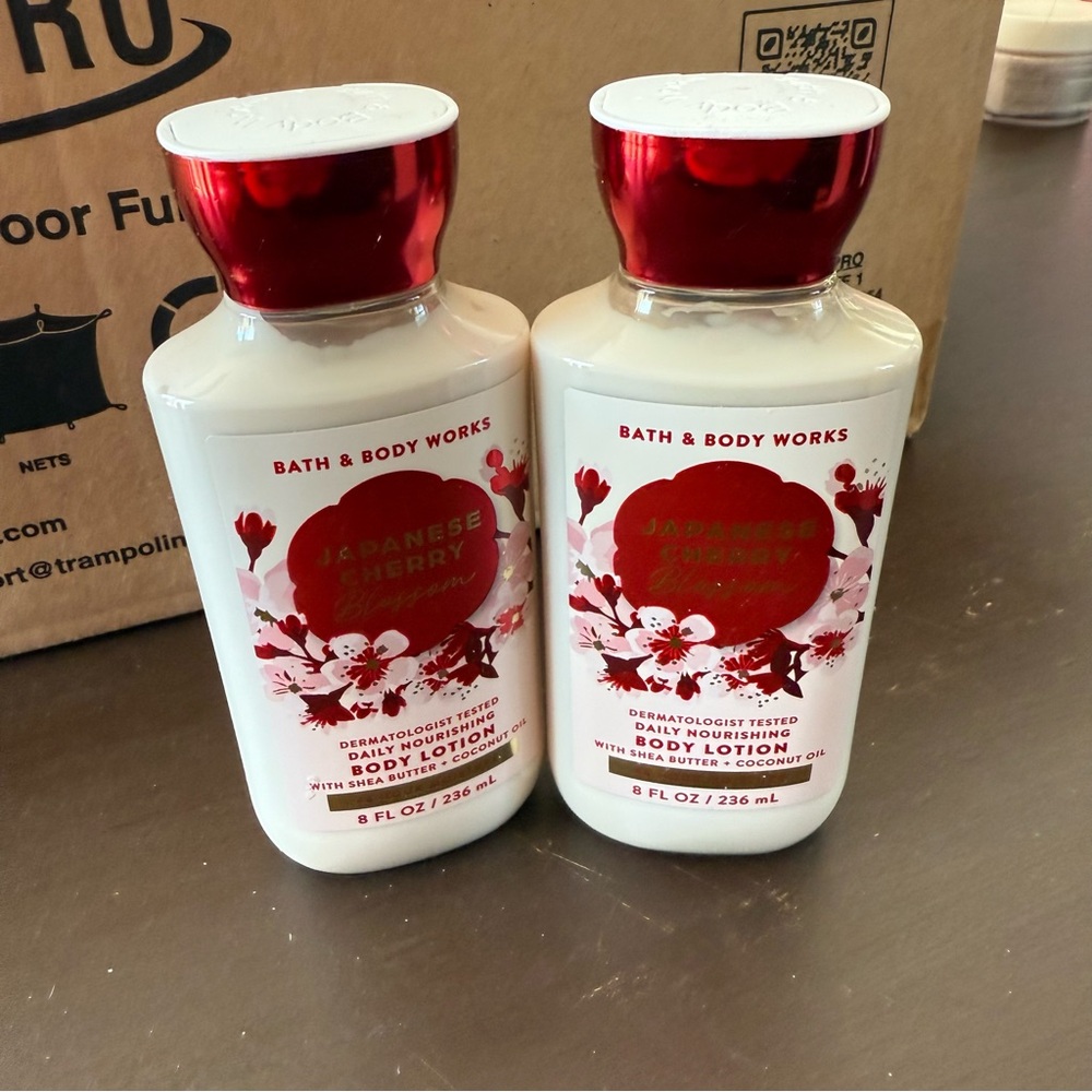 Bath & Body Works Japanese Cherry Blossom Body Lotion - Red & Cream